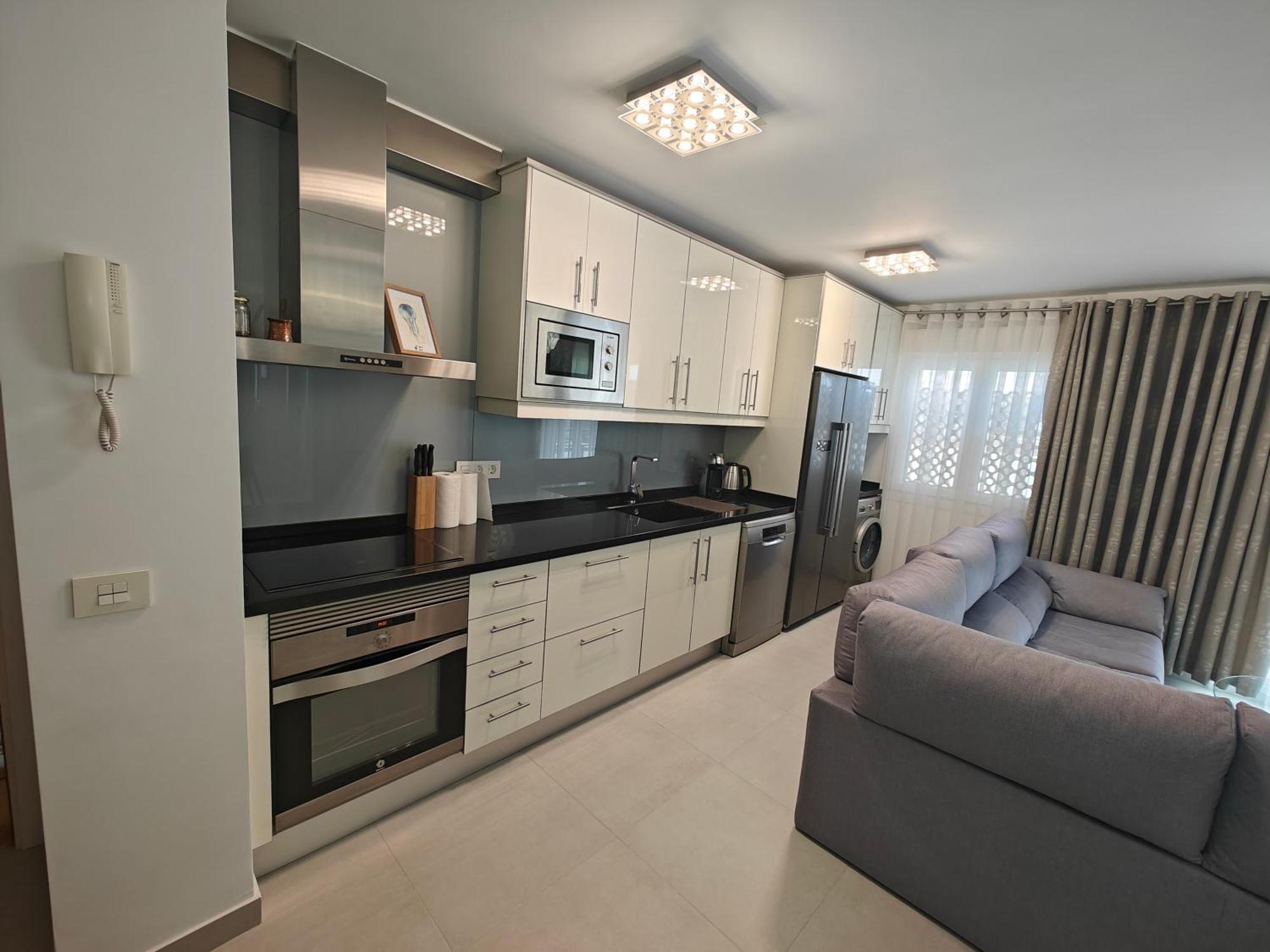Sun Apartment - 3 Bedrooms, Priv Parking, Pool, Ac, Tv Channels, Fibre Net Los Cristianos  Exterior foto