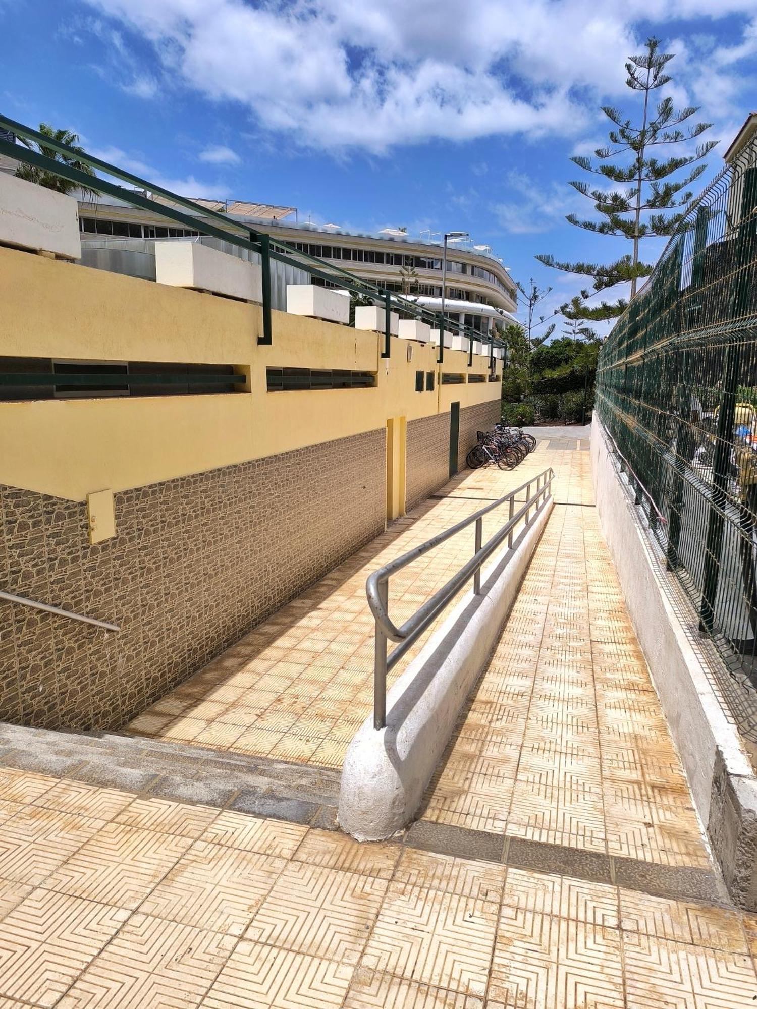 Sun Apartment - 3 Bedrooms, Priv Parking, Pool, Ac, Tv Channels, Fibre Net Los Cristianos  Exterior foto